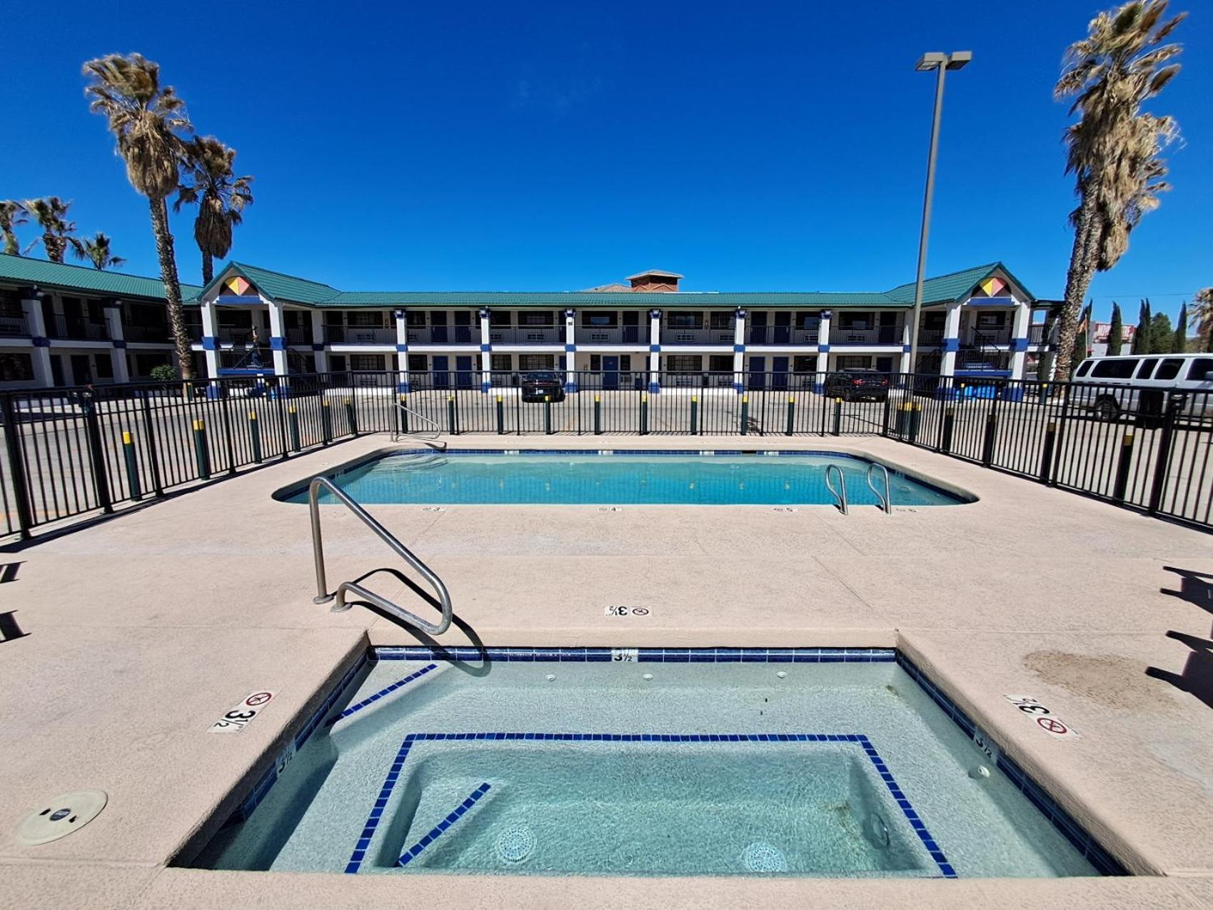 Days Inn By Wyndham Safford, Az ภายนอก รูปภาพ